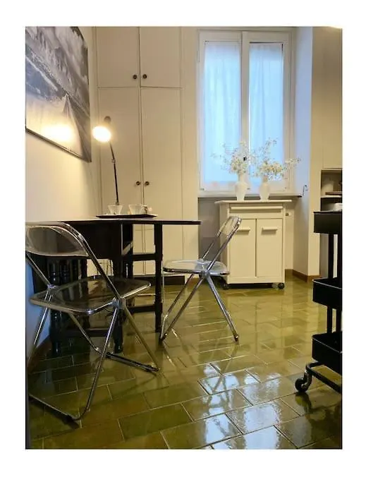 Elegant Apartment San Babila ,5 Minutes From Duomo Milano