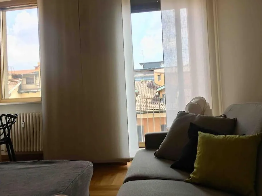 Elegant Apartment San Babila ,5 Minutes From Duomo Milano