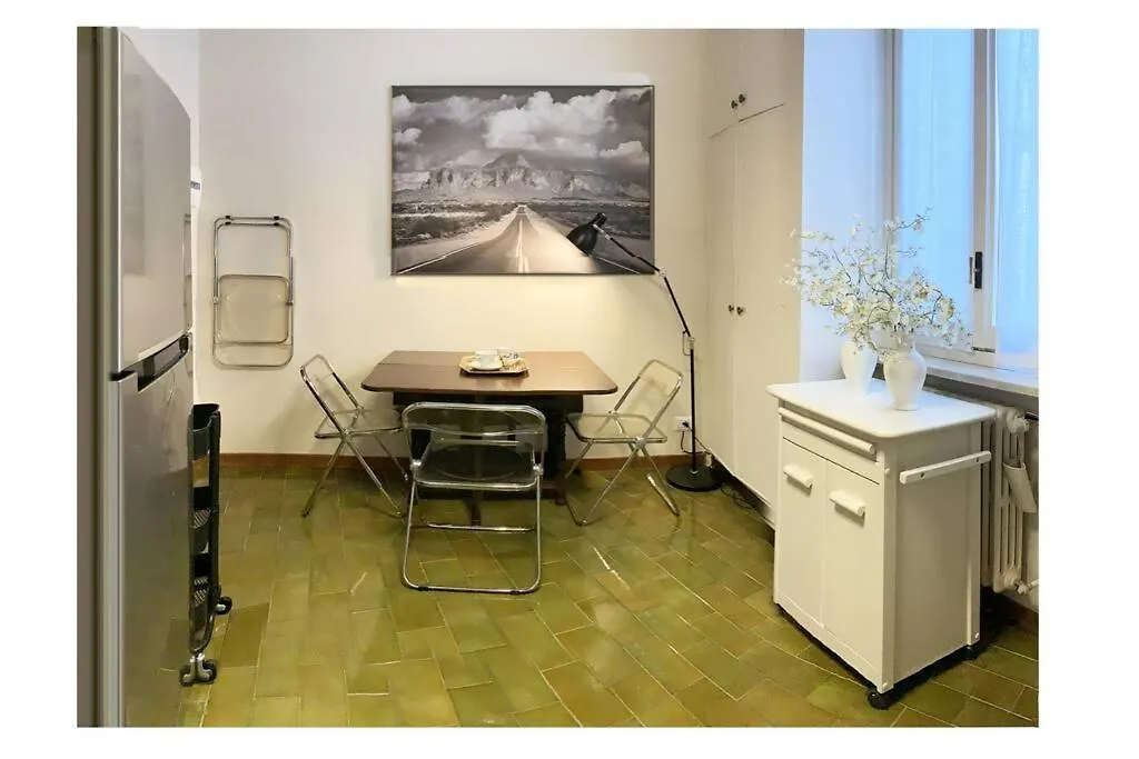 Elegant Apartment San Babila ,5 Minutes From Duomo Milano