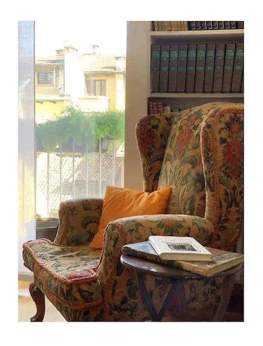 Elegant Apartment San Babila ,5 Minutes From Duomo Milano