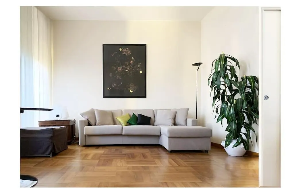 Elegant Apartment San Babila ,5 Minutes From Duomo Milano