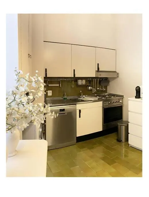 Elegant Apartment San Babila ,5 Minutes From Duomo Milano Italien