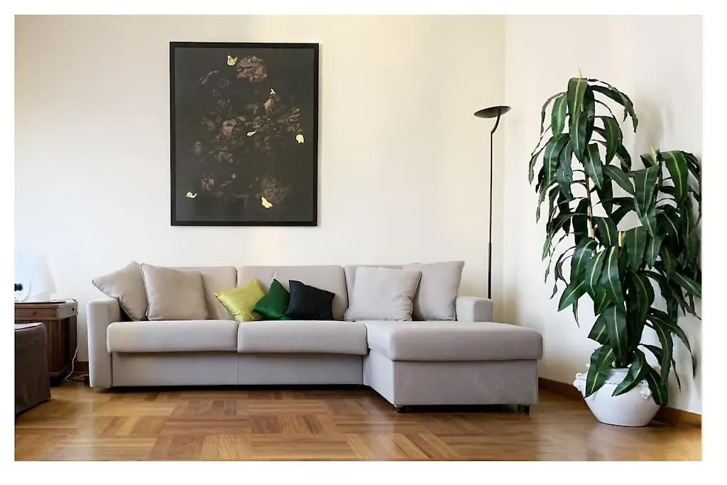 Elegant Apartment San Babila ,5 Minutes From Duomo Milano