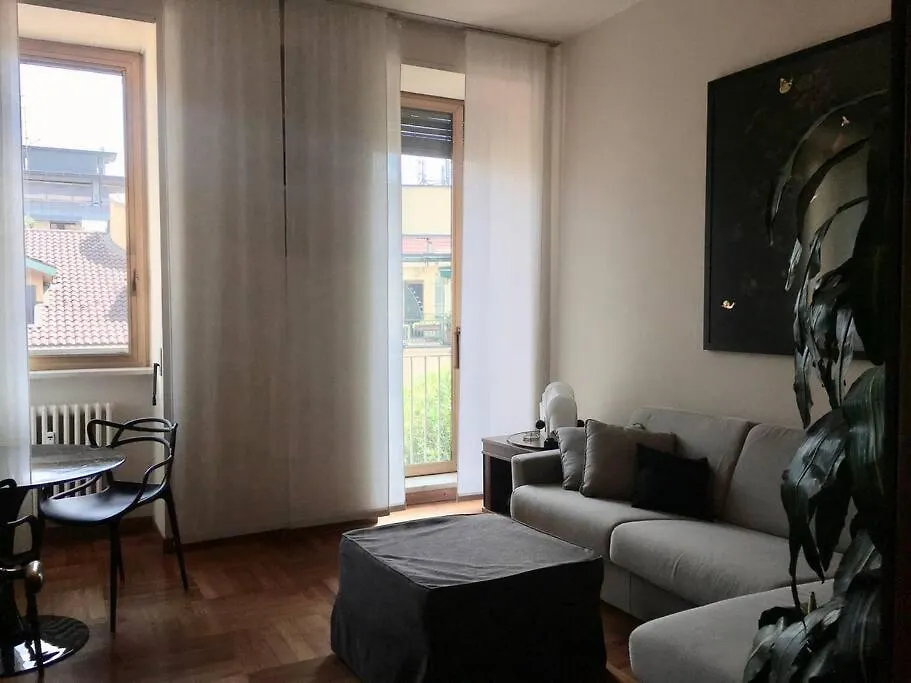 Elegant Apartment San Babila ,5 Minutes From Duomo Milano Italien