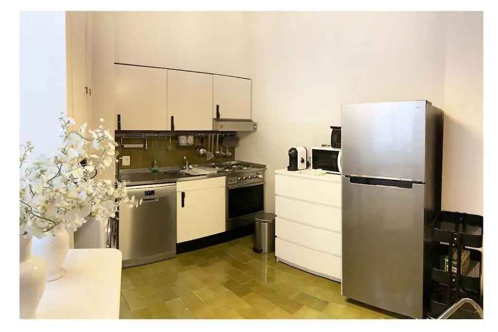 Elegant Apartment San Babila ,5 Minutes From Duomo Milano 0*,  Italien