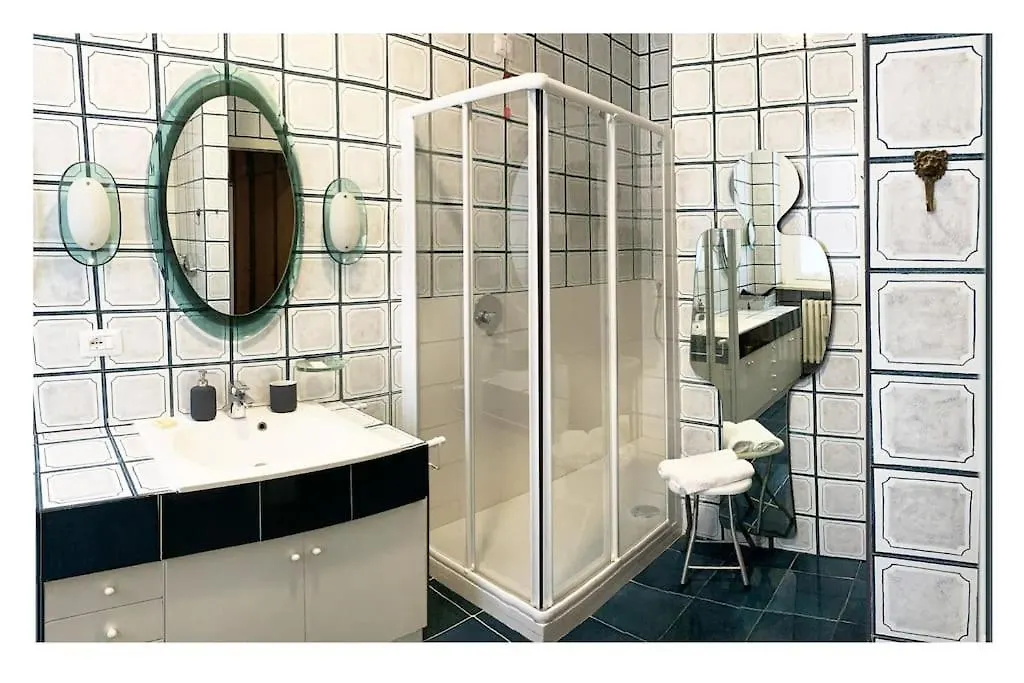 Elegant Apartment San Babila ,5 Minutes From Duomo Milaan Italië